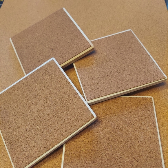 Lily like summer floral ceramic corked back coasterset of four - Picture 2 of 2